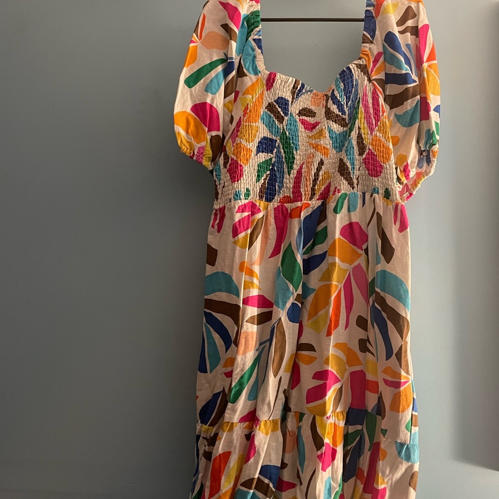 HP! 🎈🎈Tabitha Brown puff-sleeved white dress with multicolored leaves, size 1X - Picture 3 of 3